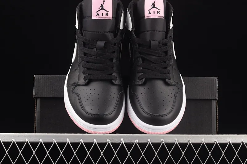 All categories Air Jordan Jordan series basketball shoes Air Jordan 1 Mid Air Jordan 1 Mid AJ1 Joe 1 black and white mid-top basketball shoes 555112-061